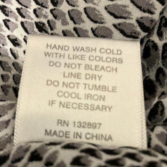 Rose & Olive Snake Print Women’s Sleeveless Top Size Small Preloved - Picture 4 of 6